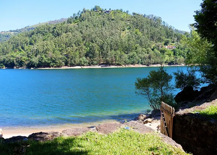 Esquilo - Casas Barca Do Rio - Gerês